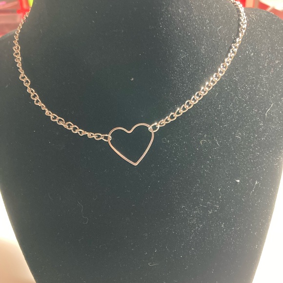 Silver open heart choker, Y2K, heart choker, 90s choker, simple heart necklace - Picture 9 of 9